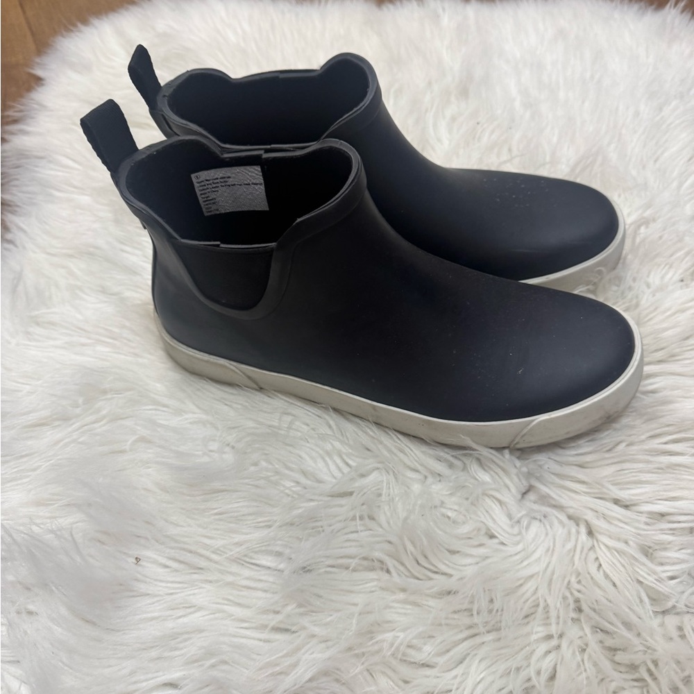 Universal Thread Black Waterproof Ankle Boots - image 4